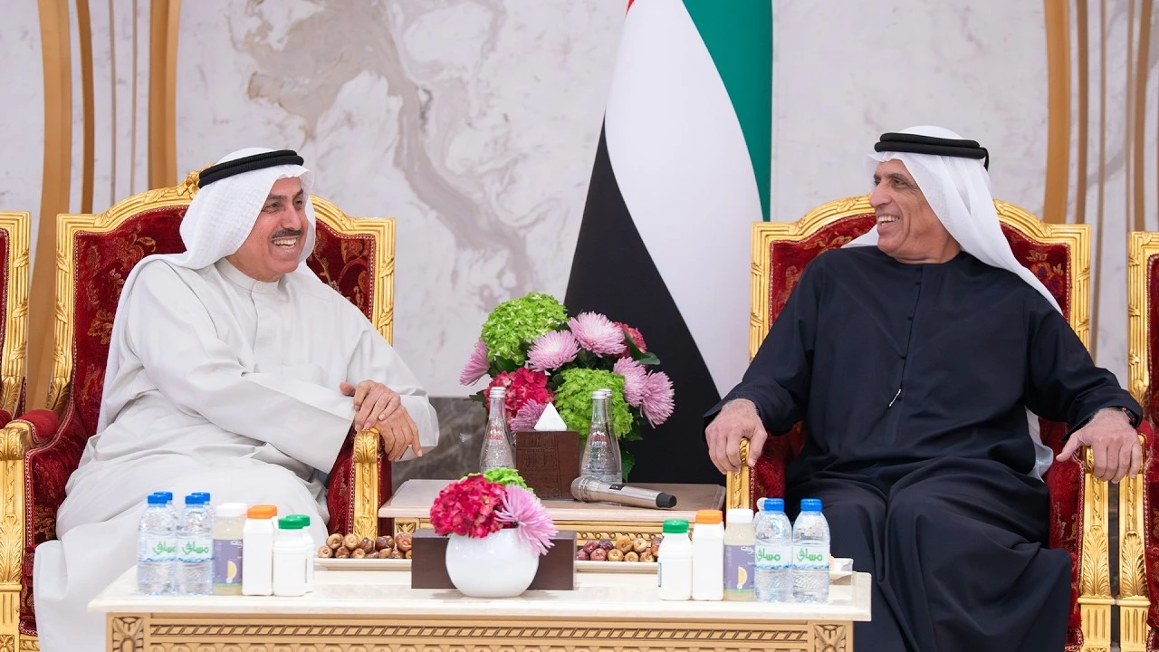 سعود بن صقر يستضيف وفداً من المجلس الوطني الاتحادي على مأدبة إفطار رمضانية